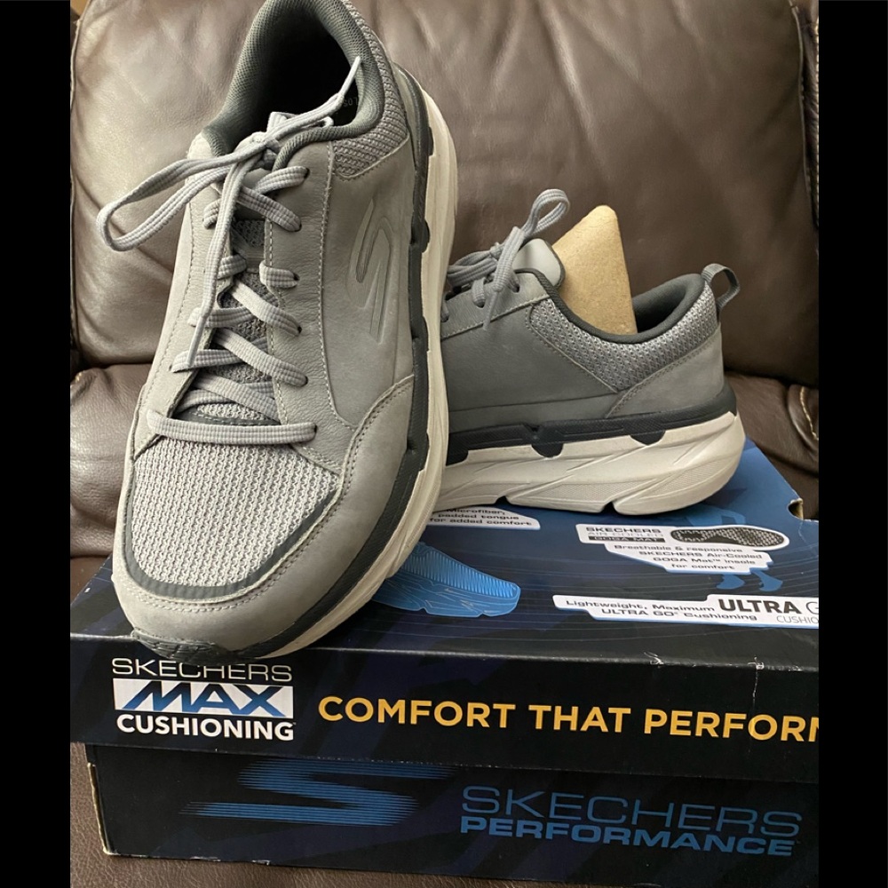 Skechers Men's Max Cushioning Premier Vantage-Performance Walking & Running Shoe